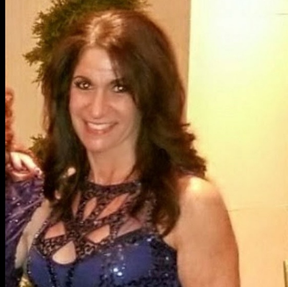 Meet your Posher, Robin - Picture 2 of 2